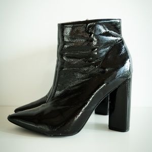 PATENT LEATHER ANKLE BOOTIES
